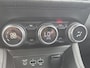 Renault Zoe R135 Intens Business 52 kWh / KOOPACCU / Trekhaak / All Seasons / Stoel & Stuurverwarming / CCS Snelladen / Apple Carplay & Android Auto / Climate Control / Achteruitrijcamera /