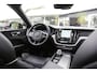 Volvo XC60 2.0 T6 Plug-in hybrid Long Range AWD Plus Dark*Perfect Volvo Onderh.*Pano/Elek. Trekhaak/R-Design Stoelen/Stoelverw.V+A/Stuurverw./ACC/Pilot ass./360 Camera/Memorie/BLIS/Parkeersens.V+A/21 inch LM*