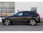 Volvo XC60 2.0 T6 Plug-in hybrid Long Range AWD Plus Dark*Perfect Volvo Onderh.*Pano/Elek. Trekhaak/R-Design Stoelen/Stoelverw.V+A/Stuurverw./ACC/Pilot ass./360 Camera/Memorie/BLIS/Parkeersens.V+A/21 inch LM*