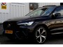 Volvo XC60 2.0 T6 Plug-in hybrid Long Range AWD Plus Dark*Perfect Volvo Onderh.*Pano/Elek. Trekhaak/R-Design Stoelen/Stoelverw.V+A/Stuurverw./ACC/Pilot ass./360 Camera/Memorie/BLIS/Parkeersens.V+A/21 inch LM*