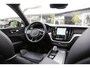 Volvo XC60 2.0 T6 Plug-in hybrid Long Range AWD Plus Dark*Perfect Volvo Onderh.*Pano/Elek. Trekhaak/R-Design stoelen/Stoelverw.V+A/Stuurverw./ACC/Pilot ass./360 Camera/Memorie/BLIS/Parkeersens.V+A/21 inch LM*