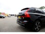 Volvo XC60 2.0 T6 Plug-in hybrid Long Range AWD Plus Dark*Perfect Volvo Onderh.*Pano/Elek. Trekhaak/R-Design stoelen/Stoelverw.V+A/Stuurverw./ACC/Pilot ass./360 Camera/Memorie/BLIS/Parkeersens.V+A/21 inch LM*