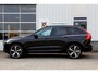 Volvo XC60 2.0 T6 Plug-in hybrid Long Range AWD Plus Dark*Perfect Volvo Onderh.*Pano/Elek. Trekhaak/R-Design stoelen/Stoelverw.V+A/Stuurverw./ACC/Pilot ass./360 Camera/Memorie/BLIS/Parkeersens.V+A/21 inch LM*