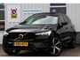 Volvo XC60 2.0 T6 Plug-in hybrid Long Range AWD Plus Dark*Perfect Volvo Onderh.*Pano/Elek. Trekhaak/R-Design stoelen/Stoelverw.V+A/Stuurverw./ACC/Pilot ass./360 Camera/Memorie/BLIS/Parkeersens.V+A/21 inch LM*