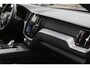 Volvo XC60 2.0 T6 Plug-in hybrid Long Range AWD Plus Dark*Perfect Volvo Onderh.*Pano/Elek. Trekhaak/R-Design stoelen/Stoelverw.V+A/Stuurverw./ACC/Pilot ass./360 Camera/Memorie/BLIS/Parkeersens.V+A/21 inch LM*
