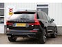 Volvo XC60 2.0 T6 Plug-in hybrid Long Range AWD Plus Dark*Perfect Volvo Onderh.*Pano/Elek. Trekhaak/R-Design stoelen/Stoelverw.V+A/Stuurverw./ACC/Pilot ass./360 Camera/Memorie/BLIS/Parkeersens.V+A/21 inch LM*