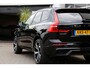 Volvo XC60 2.0 T6 Plug-in hybrid Long Range AWD Plus Dark*Perfect Volvo Onderh.*Pano/Elek. Trekhaak/R-Design stoelen/Stoelverw.V+A/Stuurverw./ACC/Pilot ass./360 Camera/Memorie/BLIS/Parkeersens.V+A/21 inch LM*