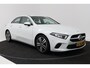 Mercedes-Benz A-klasse 180 Business Solution Luxury (SFEERVERLICHTING, STOELVERWARMING, 1e EIGENAAR, ACHTERUITRIJCAMERA)