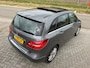 Mercedes-Benz B-klasse 180 Ambition HOGE INSTAP! PANORAMA l LEER l XENON l NAVI l AIRCO l PDC l LED! VOL OPTIE'S! 2e eigenaar!