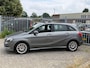 Mercedes-Benz B-klasse 180 Ambition HOGE INSTAP! PANORAMA l LEER l XENON l NAVI l AIRCO l PDC l LED! VOL OPTIE'S! 2e eigenaar!