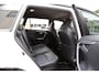 Toyota RAV4 2.5 Hybrid Bi-Tone*Fabrieksgarantie t/m01-2030*Perfect Toyota onderh.*Parelmoer Wit/Trekhaak/Half Leder/Stoelverw./Stuurverw./Elek. Klep/Keyless Entry+Go/Camera/Parkeersens./18 inch LM*
