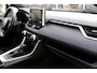 Toyota RAV4 2.5 Hybrid Bi-Tone*Fabrieksgarantie t/m01-2030*Perfect Toyota onderh.*Parelmoer Wit/Trekhaak/Half Leder/Stoelverw./Stuurverw./Elek. Klep/Keyless Entry+Go/Camera/Parkeersens./18 inch LM*