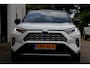 Toyota RAV4 2.5 Hybrid Bi-Tone*Fabrieksgarantie t/m01-2030*Perfect Toyota onderh.*Parelmoer Wit/Trekhaak/Half Leder/Stoelverw./Stuurverw./Elek. Klep/Keyless Entry+Go/Camera/Parkeersens./18 inch LM*