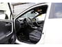 Toyota RAV4 2.5 Hybrid Bi-Tone*Fabrieksgarantie t/m01-2030*Perfect Toyota onderh.*Parelmoer Wit/Trekhaak/Half Leder/Stoelverw./Stuurverw./Elek. Klep/Keyless Entry+Go/Camera/Parkeersens./18 inch LM*
