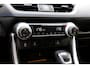 Toyota RAV4 2.5 Hybrid Bi-Tone*Fabrieksgarantie t/m01-2030*Perfect Toyota onderh.*Parelmoer Wit/Trekhaak/Half Leder/Stoelverw./Stuurverw./Elek. Klep/Keyless Entry+Go/Camera/Parkeersens./18 inch LM*