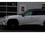 Toyota RAV4 2.5 Hybrid Bi-Tone*Fabrieksgarantie t/m01-2030*Perfect Toyota onderh.*Parelmoer Wit/Trekhaak/Half Leder/Stoelverw./Stuurverw./Elek. Klep/Keyless Entry+Go/Camera/Parkeersens./18 inch LM*