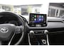 Toyota RAV4 2.5 Hybrid Bi-Tone*Fabrieksgarantie t/m01-2030*Perfect Toyota onderh.*Parelmoer Wit/Trekhaak/Half Leder/Stoelverw./Stuurverw./Elek. Klep/Keyless Entry+Go/Camera/Parkeersens./18 inch LM*