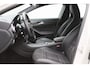 Mercedes-Benz GLA 180 Ambition Automaat Bi-Xenon, Navigatie, Cruise, PDC, Afn. Trekhaak, 18"
