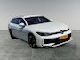 Volkswagen Passat Variant 1.5 150pk eTSI R-Line Business 360 graden camera 'Area View' | Parkeerassistent 'Park Assist Plus' | Voorstoelen verwarmbaar