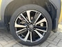Toyota Yaris Cross 1.5 Hybrid Launch Edition ALL-SEASON TREKHAAK STOEL/STUURVERW HUD BLINDSPOT PARK-SENSOREN APPLE/ANDROID KEYLESS LEDER ELEK-ACHTERKLEP LM-VELGEN