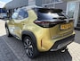 Toyota Yaris Cross 1.5 Hybrid Launch Edition ALL-SEASON TREKHAAK STOEL/STUURVERW HUD BLINDSPOT PARK-SENSOREN APPLE/ANDROID KEYLESS LEDER ELEK-ACHTERKLEP LM-VELGEN
