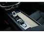 Volvo XC60 2.0 T6 Plug-in hybrid AWD Ultra Dark Luchtvering | Head-up display | Google services | Rondomzicht camera | Panoramadak | Harman/Kardon premium audio | Semi elektrische trekhaak |  Geheugenfunctie stoelen voorzijde | Verwarmde stoelen voor/achter en stuurwiel