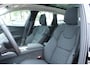 Volvo XC60 2.0 T6 Plug-in hybrid AWD Ultra Dark Luchtvering | Head-up display | Google services | Rondomzicht camera | Panoramadak | Harman/Kardon premium audio | Semi elektrische trekhaak |  Geheugenfunctie stoelen voorzijde | Verwarmde stoelen voor/achter en stuurwiel