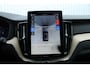 Volvo XC60 2.0 T6 Plug-in hybrid AWD Ultra Dark Luchtvering | Head-up display | Google services | Rondomzicht camera | Panoramadak | Harman/Kardon premium audio | Semi elektrische trekhaak |  Geheugenfunctie stoelen voorzijde | Verwarmde stoelen voor/achter en stuurwiel