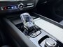 Volvo XC60 T6 350pk AWD Ultra Dark / Luchtvering / Bowers en Wilkins audio / Navy Herringbone bekleding / HUD / Panorama dak /