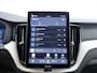 Volvo XC60 T6 350pk AWD Ultra Dark / Luchtvering / Bowers en Wilkins audio / Navy Herringbone bekleding / HUD / Panorama dak /