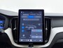 Volvo XC60 T6 350pk AWD Ultra Dark / Luchtvering / Bowers en Wilkins audio / Navy Herringbone bekleding / HUD / Panorama dak /