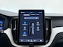 Volvo XC60 T6 350pk AWD Ultra Dark / Luchtvering / Bowers en Wilkins audio / Navy Herringbone bekleding / HUD / Panorama dak /