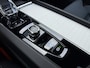 Volvo XC60 T6 350pk AWD Ultra Dark / Luchtvering / Bowers en Wilkins audio / Navy Herringbone bekleding / HUD / Panorama dak /