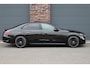 Mercedes-Benz E-klasse 400 e 4MATIC AMG Line | Luchtvering | Achterasbesturing | Hyperscreen | Distronic+ | Trekhaak | Digital Light | HUD | Burmester | Achterbank Verwarmd |3D-Display |