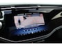 Mercedes-Benz E-klasse 400 e 4MATIC AMG Line | Luchtvering | Achterasbesturing | Hyperscreen | Distronic+ | Trekhaak | Digital Light | HUD | Burmester | Achterbank Verwarmd |3D-Display |