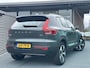 Volvo XC40 2.0 B4 Plus Dark Mild hybrid, Automaat, Trekhaak semi elektrisch wegklapbaar, 19 inch wielen met all-season banden, Verwarmde voorruit, Stoel- en stuurwielverwarming