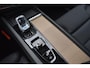 Volvo XC60 T6 Plug-in Hybrid Ultra Dark | Luchtvering | Trekhaak | Verwarmbare voorstoelen en achterbank | Premium audio by Harman Kardon | Keyless | Verwarmbaar stuurwiel |
