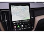 Volvo XC60 T6 Plug-in Hybrid Ultra Dark | Luchtvering | Trekhaak | Verwarmbare voorstoelen en achterbank | Premium audio by Harman Kardon | Keyless | Verwarmbaar stuurwiel |