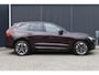 Volvo XC60 T6 Plug-in Hybrid Ultra Dark | Luchtvering | Trekhaak | Verwarmbare voorstoelen en achterbank | Premium audio by Harman Kardon | Keyless | Verwarmbaar stuurwiel |