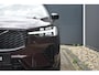Volvo XC60 T6 Plug-in Hybrid Ultra Dark | Luchtvering | Trekhaak | Verwarmbare voorstoelen en achterbank | Premium audio by Harman Kardon | Keyless | Verwarmbaar stuurwiel |