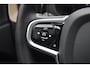 Volvo XC60 T6 Plug-in Hybrid Ultra Dark | Luchtvering | Trekhaak | Verwarmbare voorstoelen en achterbank | Premium audio by Harman Kardon | Keyless | Verwarmbaar stuurwiel |