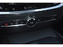 Volvo V60 2.0 B3 Momentum Business | Adaptive Cruise Control | Pilot Assist | Achteruitrijcamera | Parkeersensoren voor én achter | 17' lichtmetalen velgen | Lederen bekleding