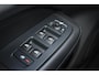 Volvo V60 2.0 B3 Momentum Business | Adaptive Cruise Control | Pilot Assist | Achteruitrijcamera | Parkeersensoren voor én achter | 17' lichtmetalen velgen | Lederen bekleding