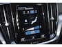 Volvo V60 2.0 B3 Momentum Business | Adaptive Cruise Control | Pilot Assist | Achteruitrijcamera | Parkeersensoren voor én achter | 17' lichtmetalen velgen | Lederen bekleding