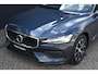 Volvo V60 2.0 B3 Momentum Business | Adaptive Cruise Control | Pilot Assist | Achteruitrijcamera | Parkeersensoren voor én achter | 17' lichtmetalen velgen | Lederen bekleding
