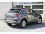 Volkswagen T-Roc 1.0 TSI Style Business BJ2021 Lmv 16" | Led V+A | Pdc | Navi | Trekhaak | Achteruitrijcamera | App-Connect | Climate control | Cruise control | Getint glas