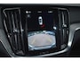 Volvo V60 2.0 B4 Plus Dark | Semi Elek. inklapbare trekhaak | Stoel-stuurwiel verwarming | Adaptieve cruise Controle met pilot assist | Blis blind spot informatie systeem | achteruitrij camera |