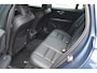 Volvo V60 2.0 B4 Plus Dark | Semi Elek. inklapbare trekhaak | Stoel-stuurwiel verwarming | Adaptieve cruise Controle met pilot assist | Blis blind spot informatie systeem | achteruitrij camera |