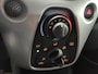 Toyota Aygo 1.0 VVT-i x-play Two tone color Airco Camara - RIJKLAAR -