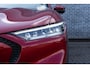 Ford Mustang Mach-E RWD 75 kWh | Trekhaak | Keyless Entry | Elektrische Achterklep | Bang Olufsen Audio | 360 Graden Camera | Parkeersensoren | Stoelverwarming | Cruise Control Adaptief | Navigatie | Apple Carplay | Android Auto
